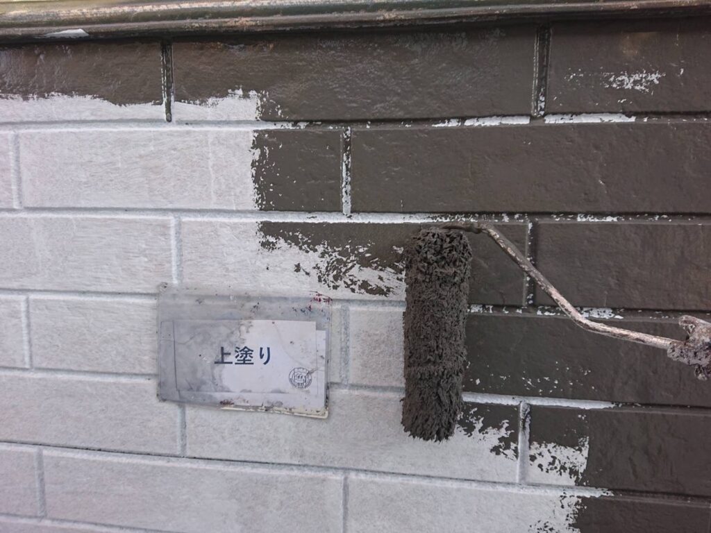 上塗りを行います。