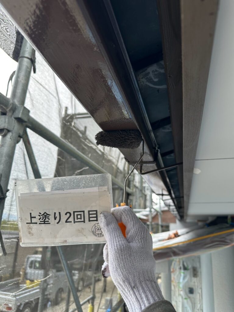 付帯　雨樋<br />
上塗り2回目になります。