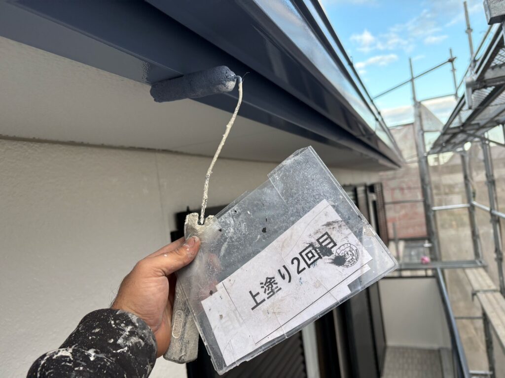 破風鼻隠し塗装<br />
仕上げ２回目状況になります