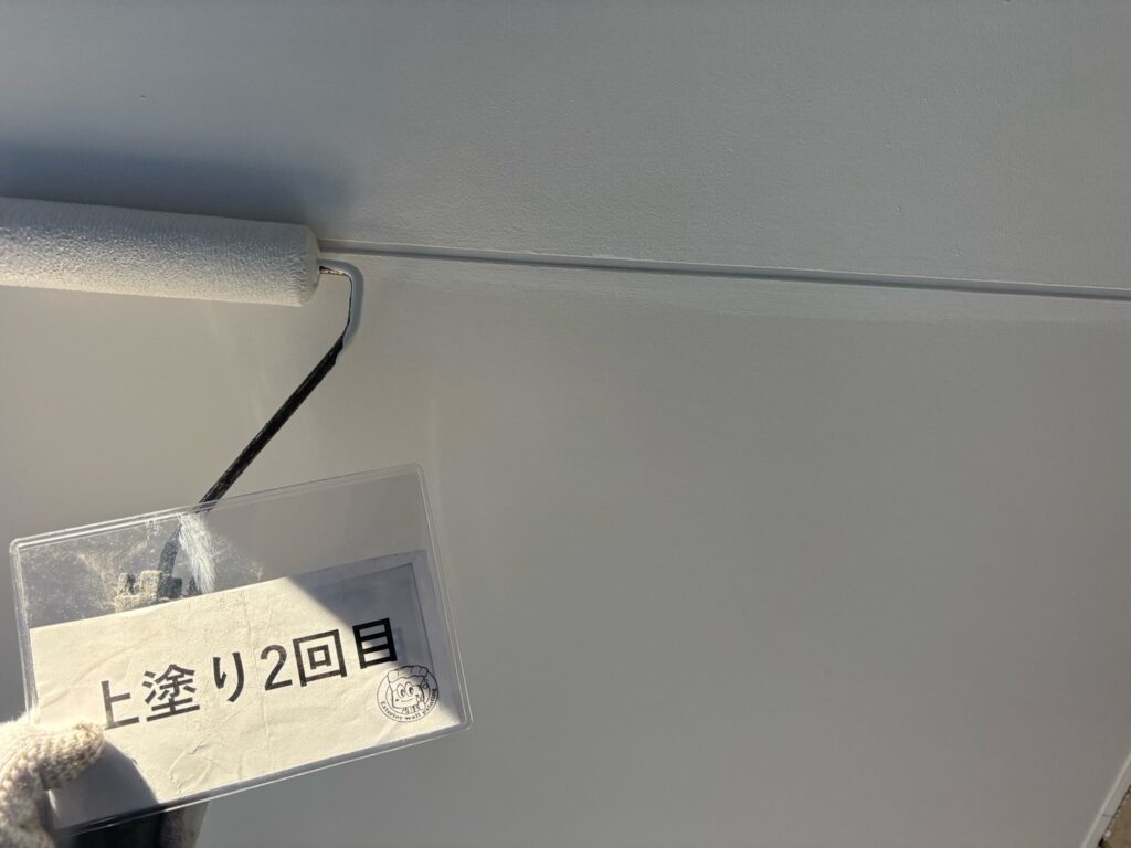 上塗り2回目<br />
状況になります。