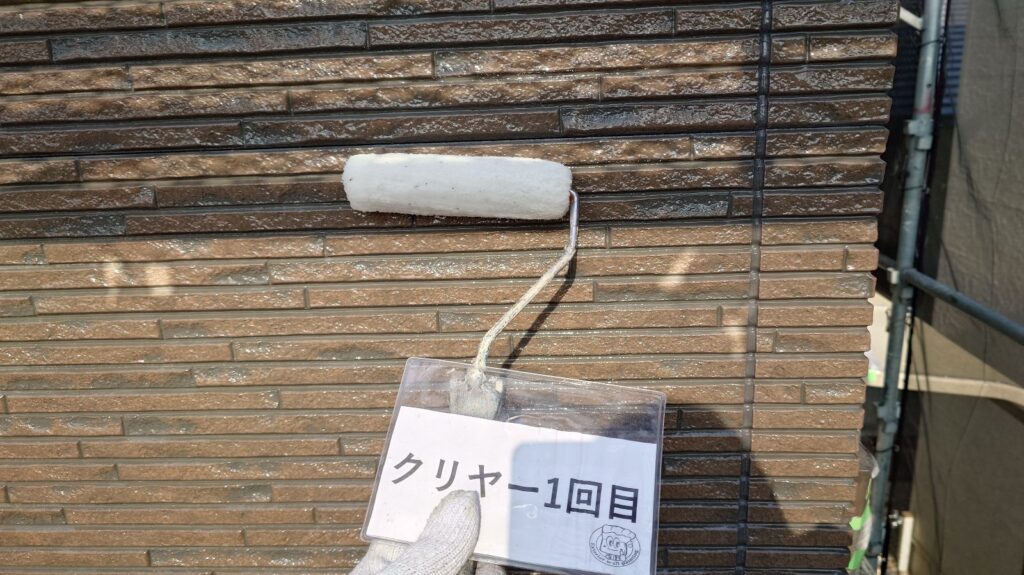 クリヤー塗装<br />
1回目塗装　状況になります。