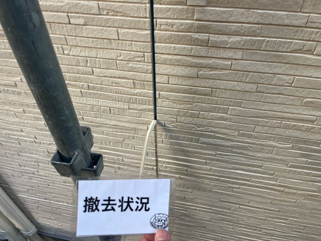 既存コーキング撤去状況