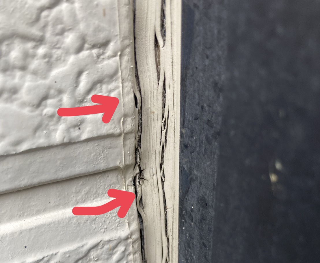 外壁コーキングの縁が浮いたときのチェックポイント｜雨水侵入のサインかも？
