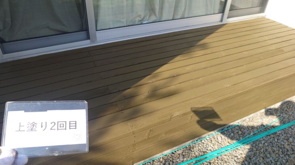 ウッドデッキ<br />
施工完了になります。