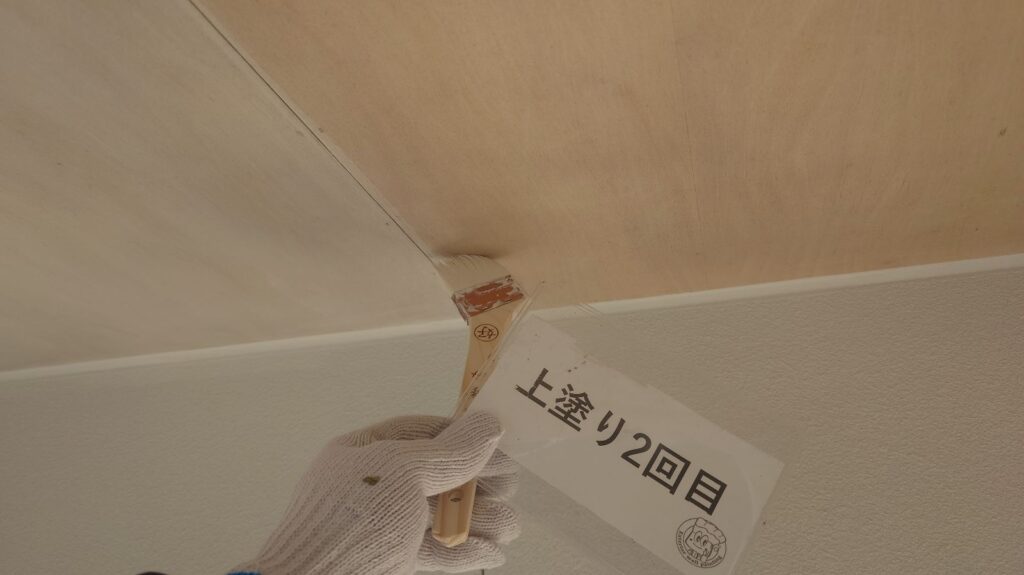 上塗り2回目状況になります。