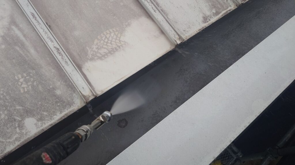 防水部位<br />
高圧洗浄状況になります。