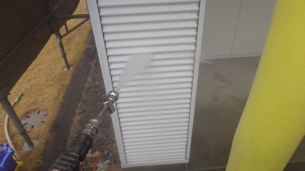 外壁<br />
高圧洗浄状況になります。