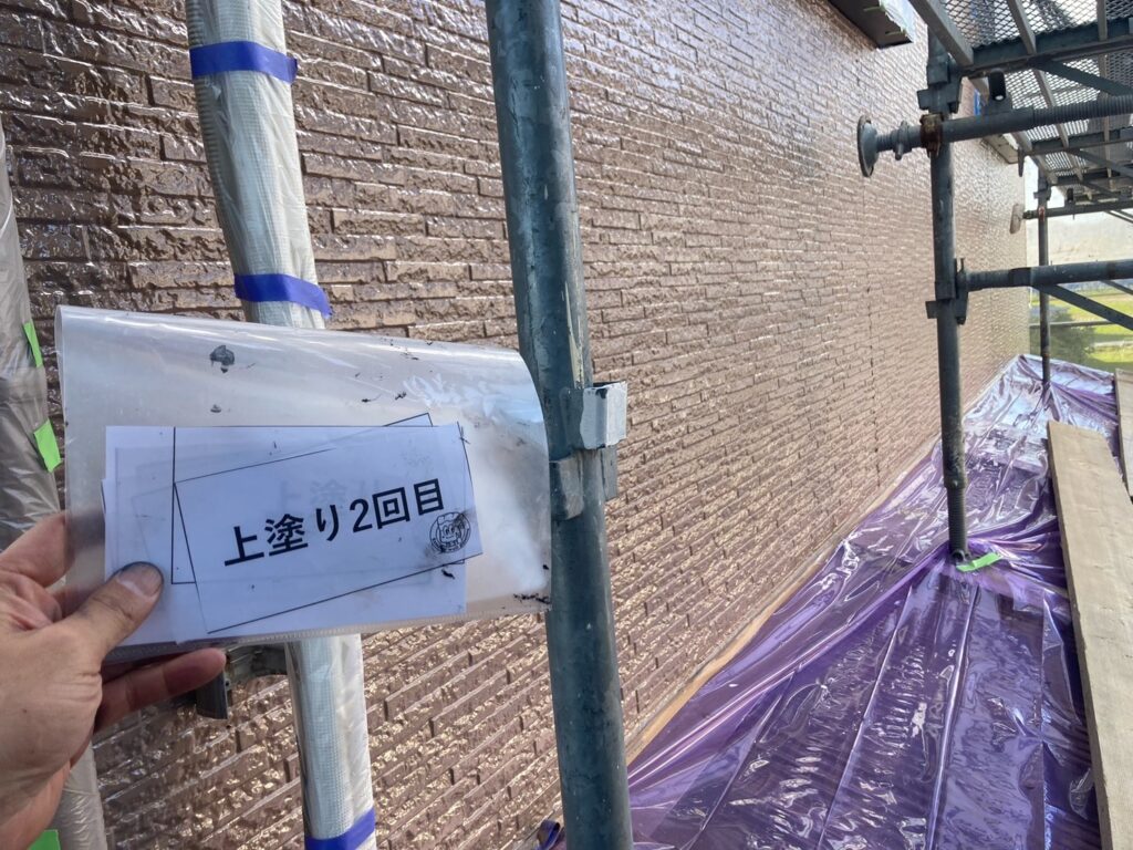 外壁<br />
上塗り2回目完成です。