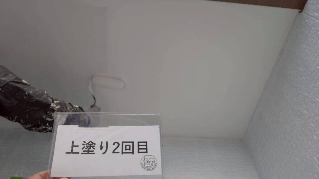 軒天<br />
上塗り2回目の様子