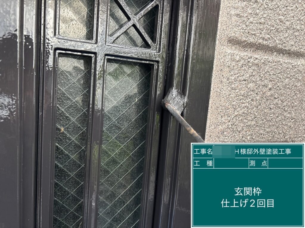 玄関ドア鋳物カ所仕上げ2回目塗布