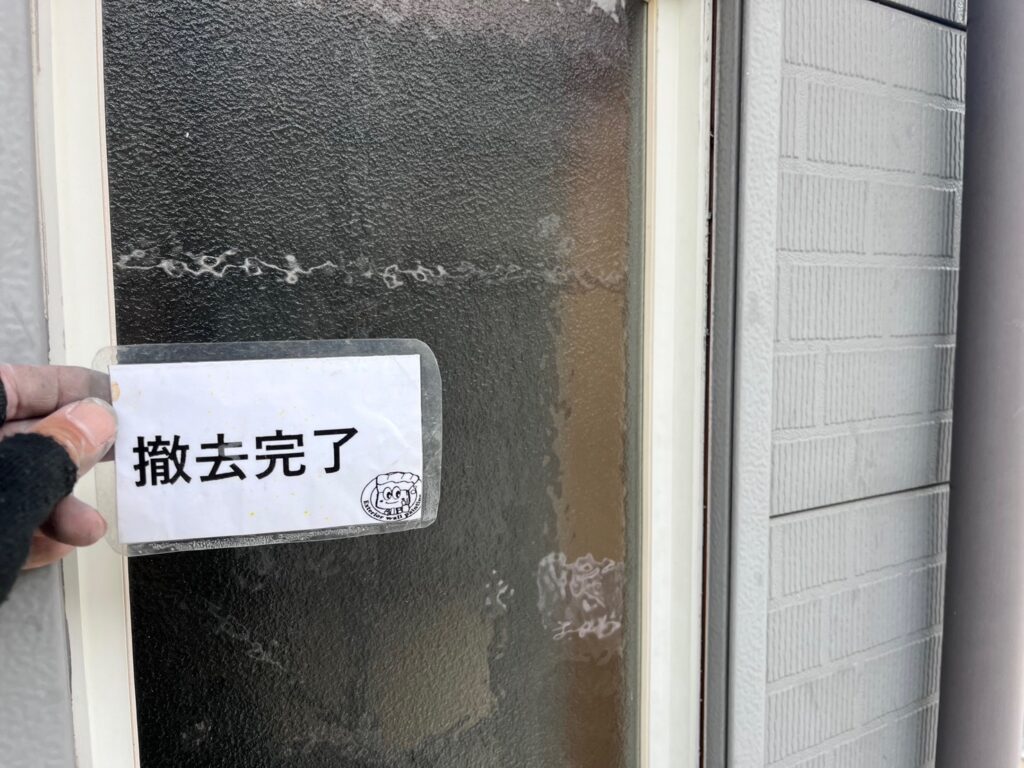 コーキング<br />
古いコーキングを撤去完成です。