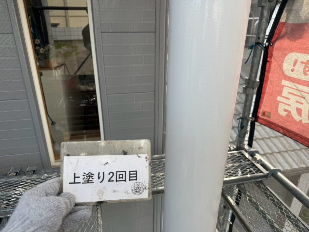 鉄柱<br />
上塗り2回目完成です。
