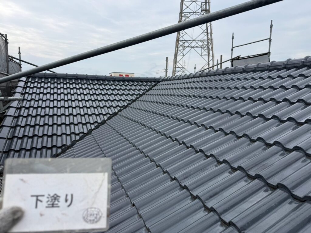 屋根塗装<br />
下塗り完成です。