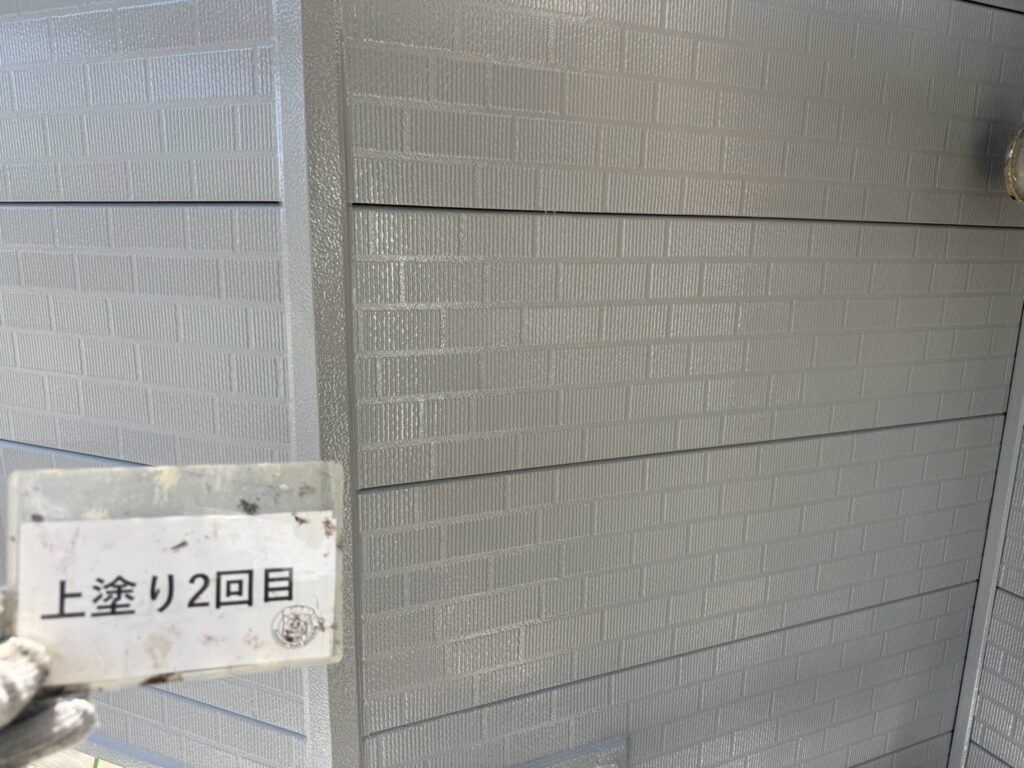 外壁<br />
上塗り2回目完成です。