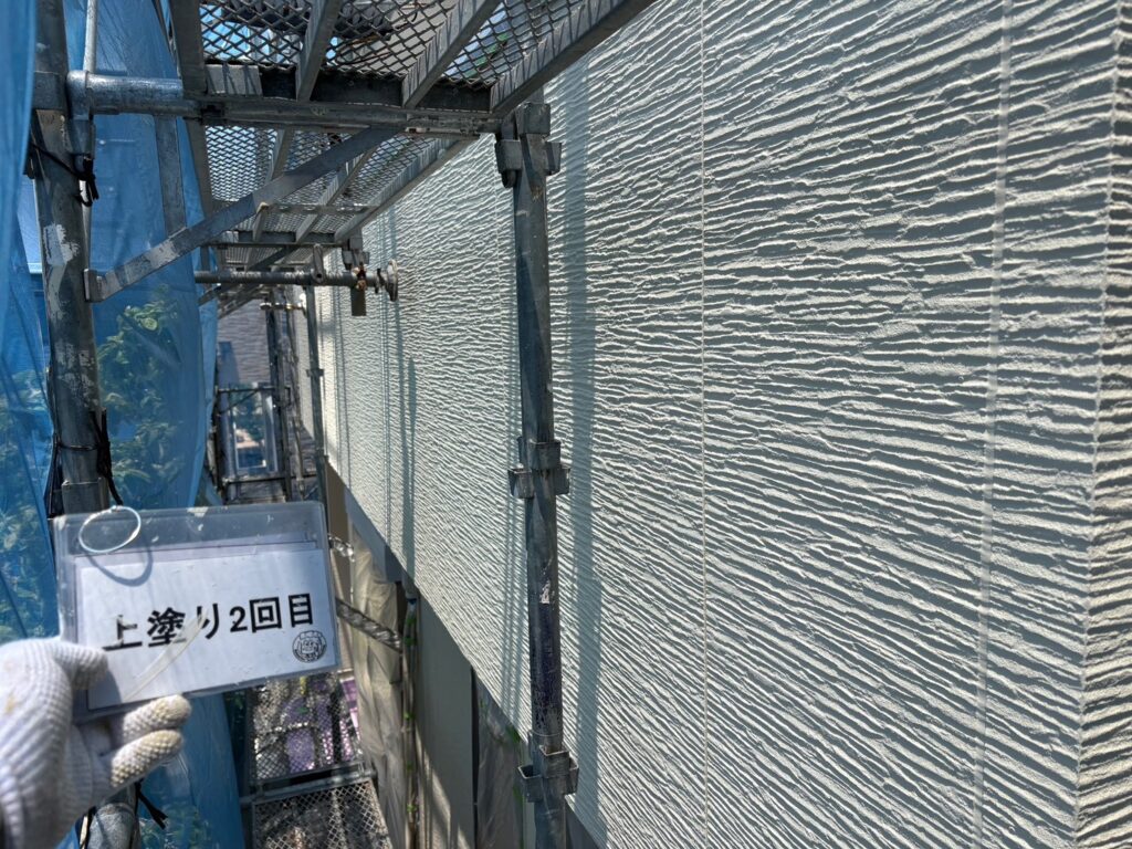 外壁<br />
上塗り2回目完成です。