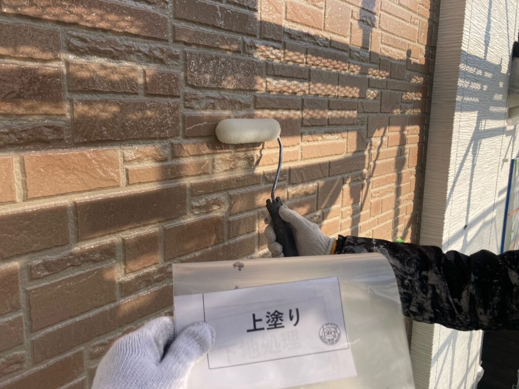 クリヤー塗装<br />
上塗りの様子