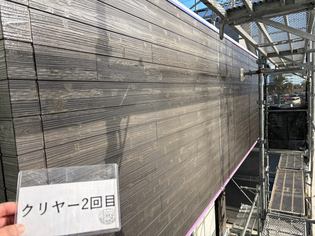 クリヤー塗装<br />
上塗り2回目完成