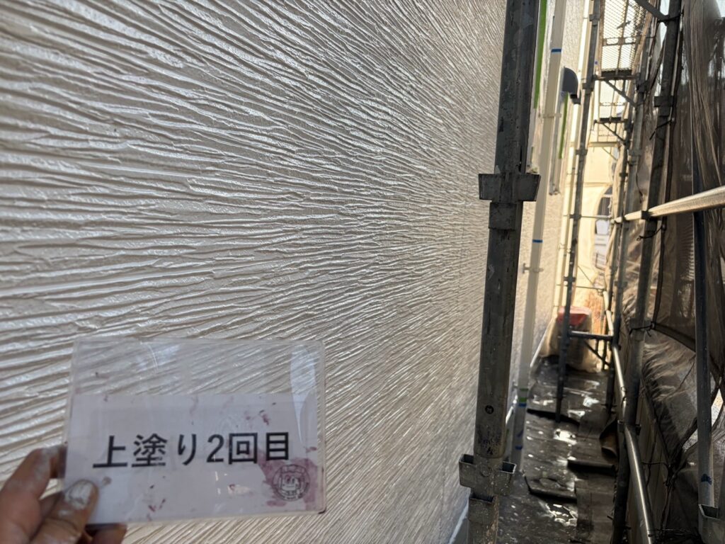 外壁<br />
上塗り2回目完成です。