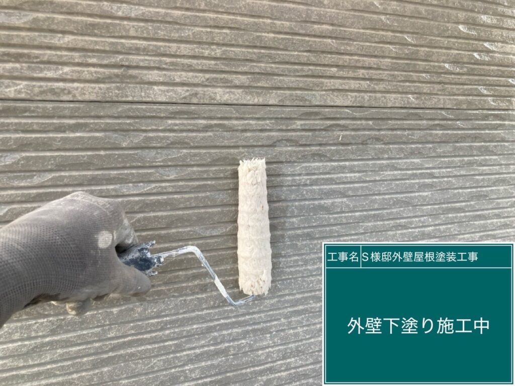 下塗りを行います。