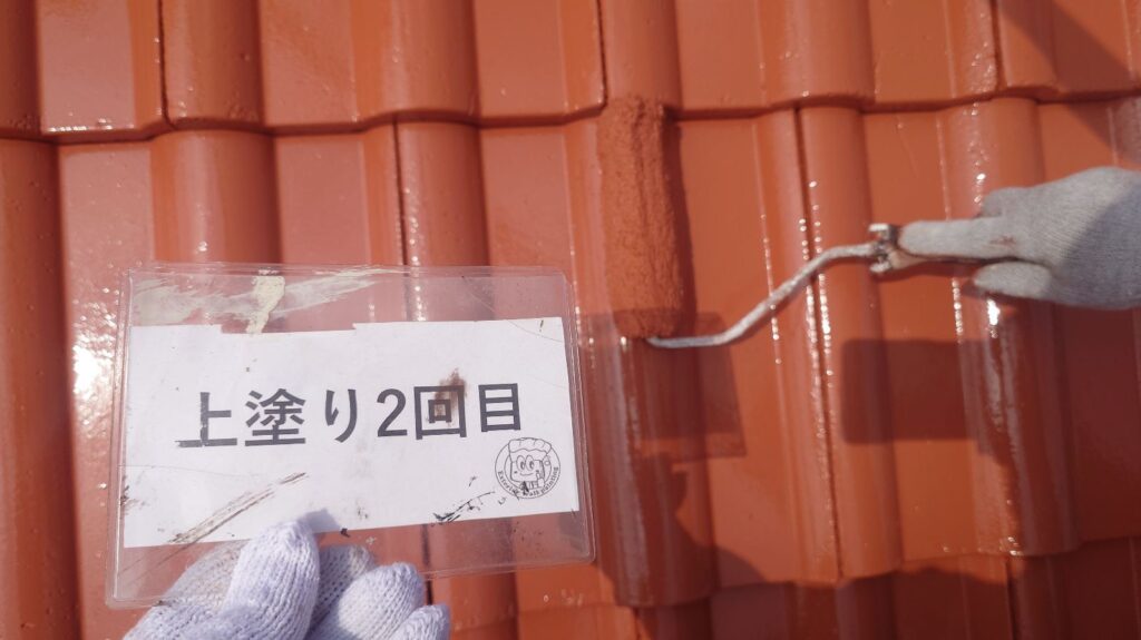 屋根塗装<br />
上塗り2回目の様子