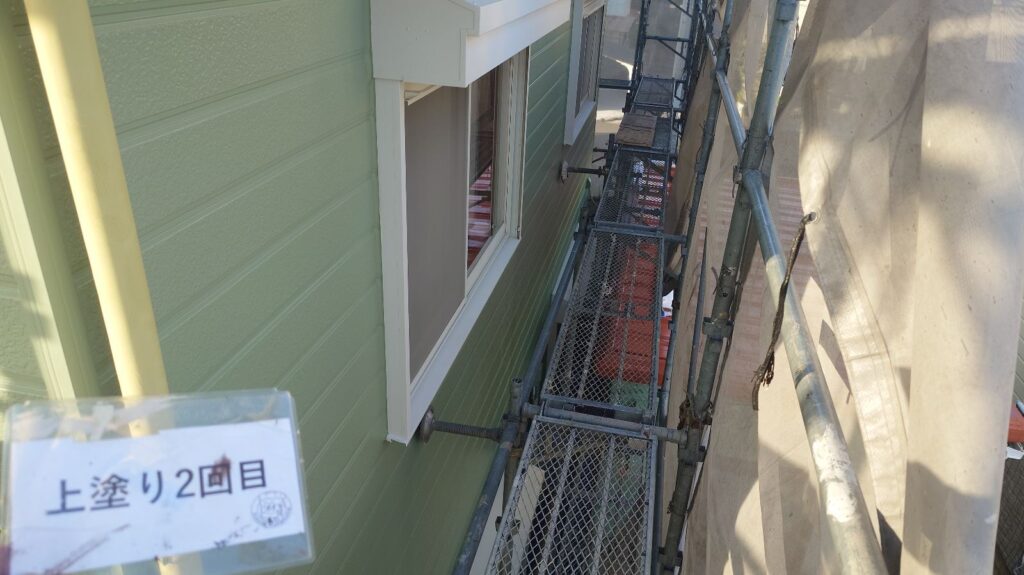 外壁<br />
上塗り2回目完成です。